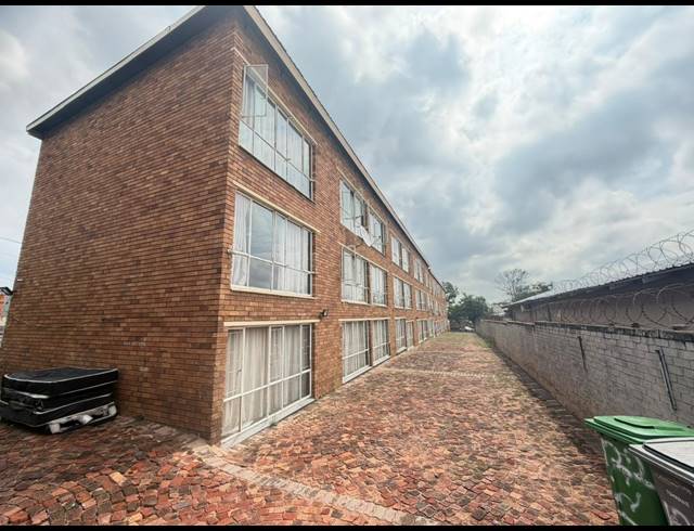 1,500M² APARTMENT BLOCK FOR SALE IN PRETORIA WEST